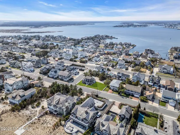 $2,195,000 | 104 Mathis Place, Mantoloking, NJ 08738