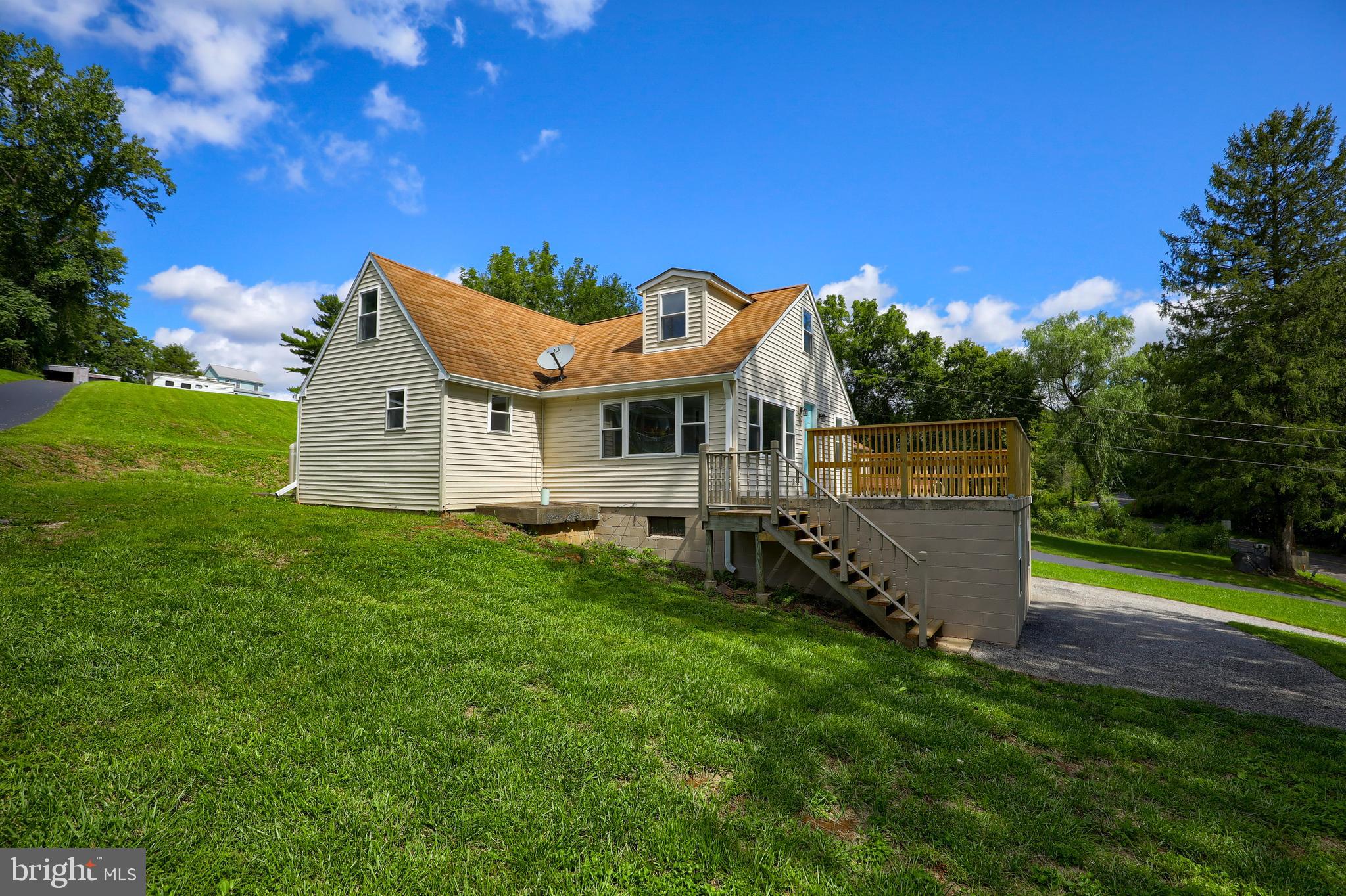 165 Creek Road Manchester, PA 17345 - Photo 2 of 40 Gallery Image 2