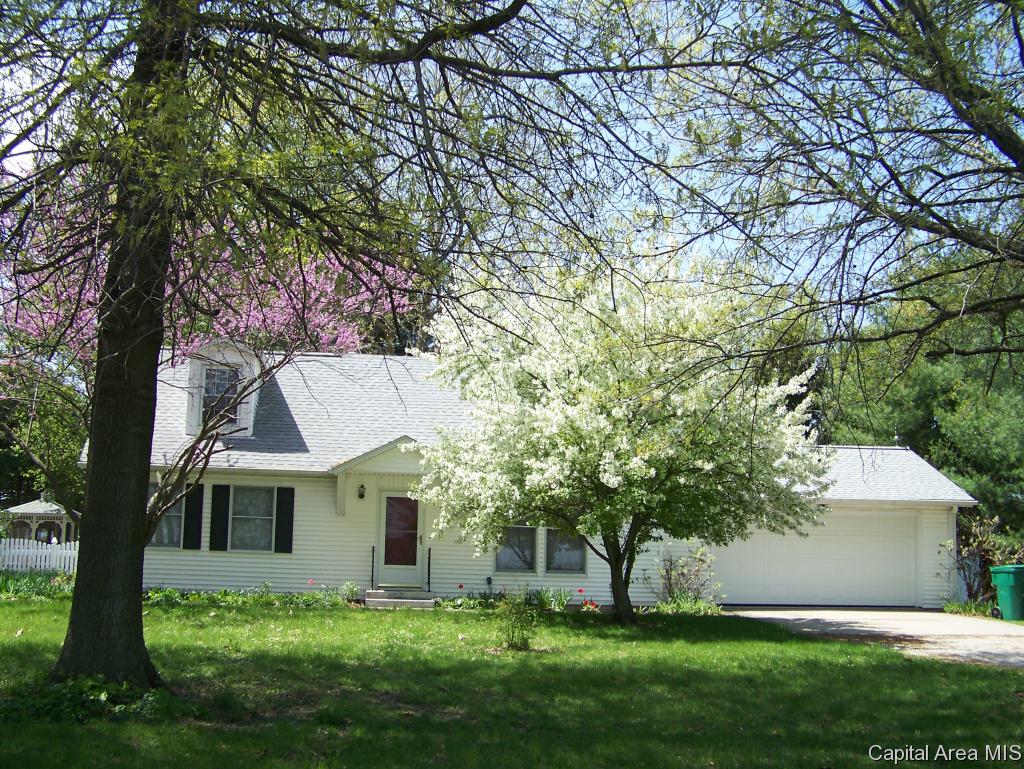 10137 North Pawnee Road Pawnee, IL 62558 - Photo 1 of 30