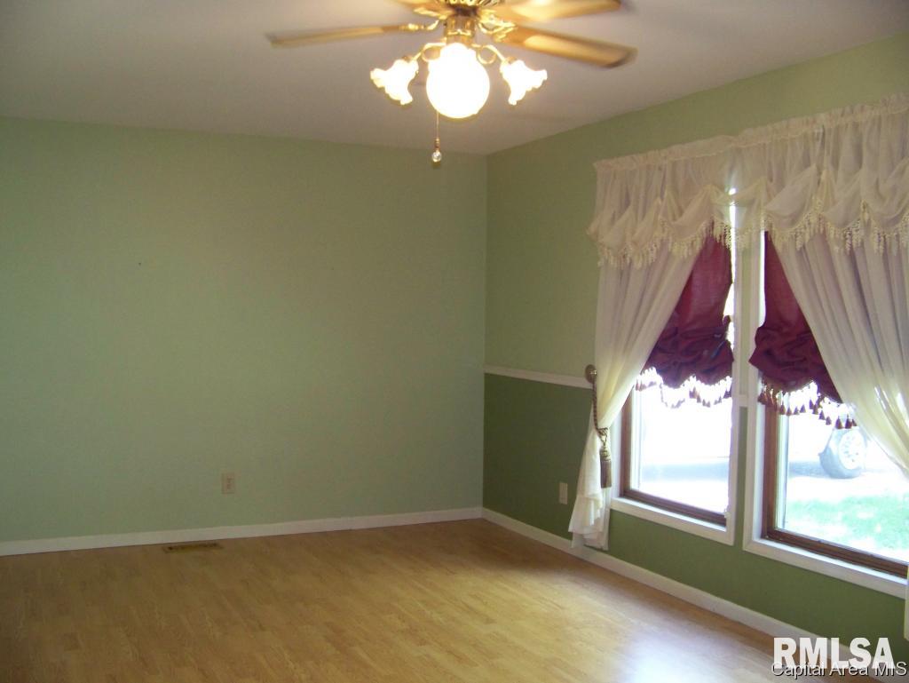 10137 North Pawnee Road Pawnee, IL 62558 - Photo 4 of 30