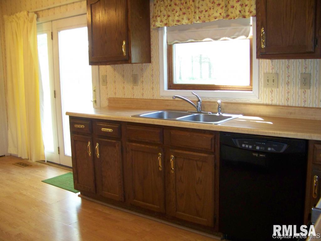 10137 North Pawnee Road Pawnee, IL 62558 - Photo 7 of 30