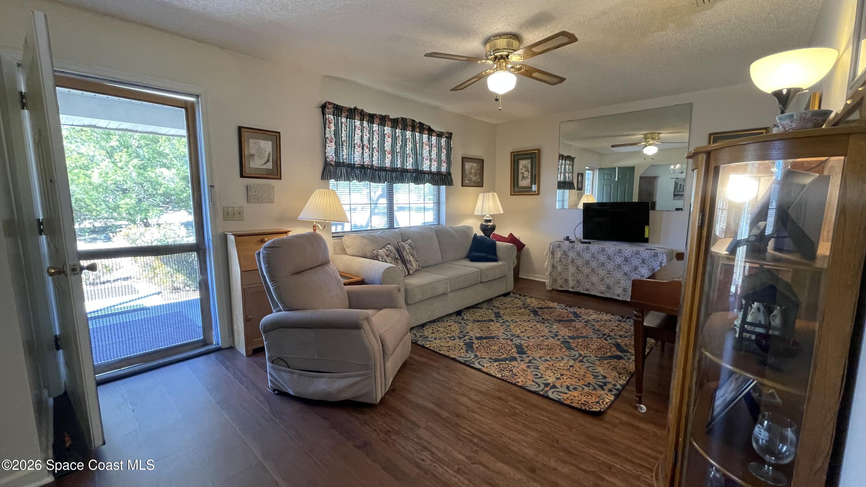 54312 Dornbush Road Callahan, FL 32011 - Photo 19 of 88 Living room