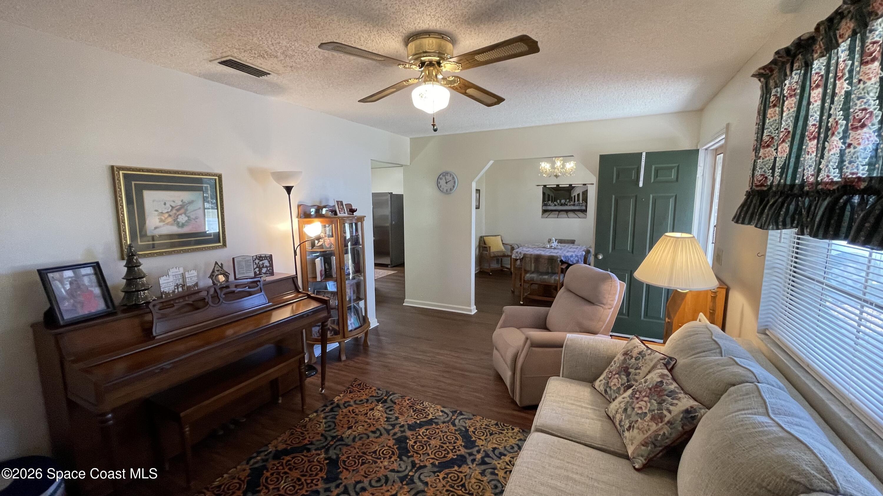 54312 Dornbush Road Callahan, FL 32011 - Photo 28 of 101 Living room