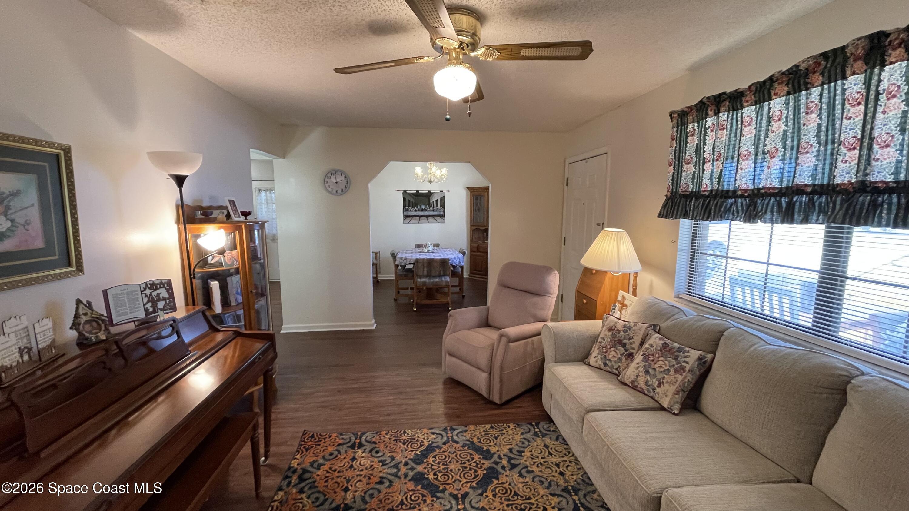 54312 Dornbush Road Callahan, FL 32011 - Photo 29 of 101 Living room