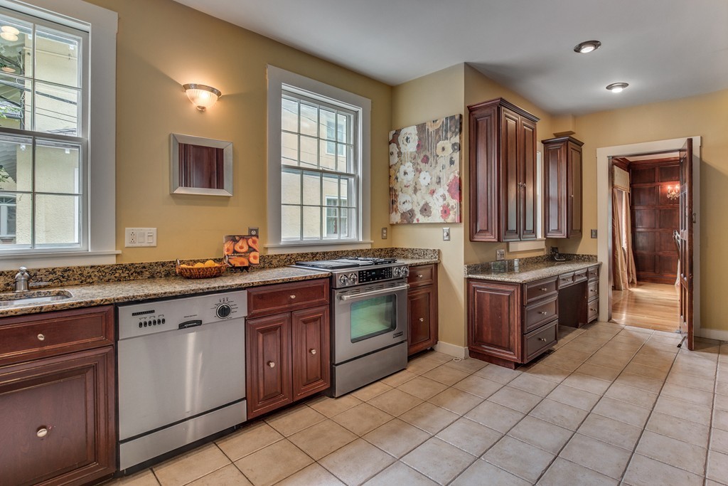 35 Everett Avenue Winchester, MA 01890 - Photo 11 of 30