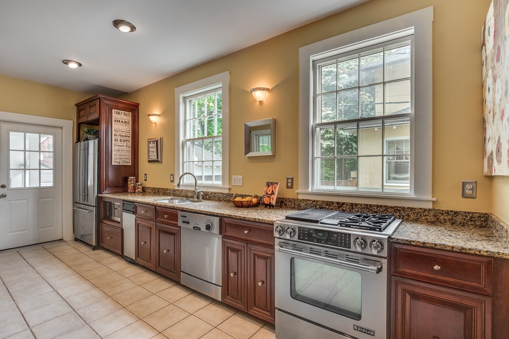 35 Everett Avenue Winchester, MA 01890 - Photo 12 of 30