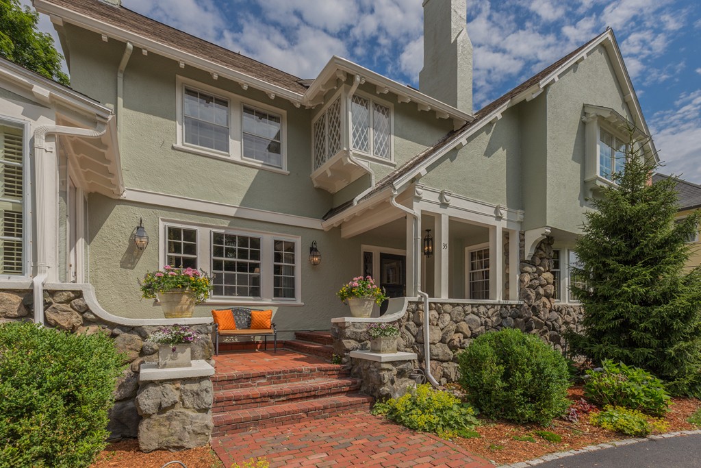 35 Everett Avenue Winchester, MA 01890 - Photo 3 of 30