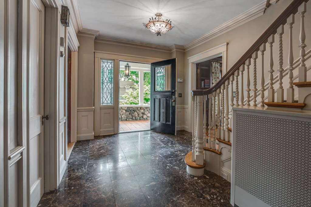 35 Everett Avenue Winchester, MA 01890 - Photo 4 of 30