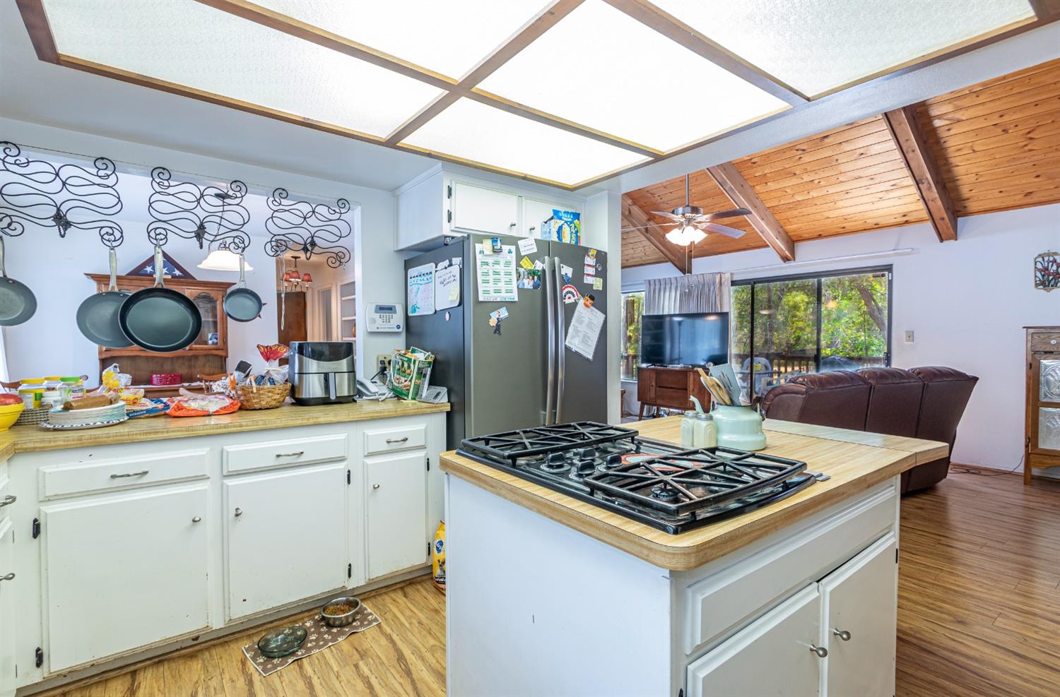 48908 Rock Point Road Oakhurst, CA 93644 - Photo 4 of 23 Kitchen open to living room.