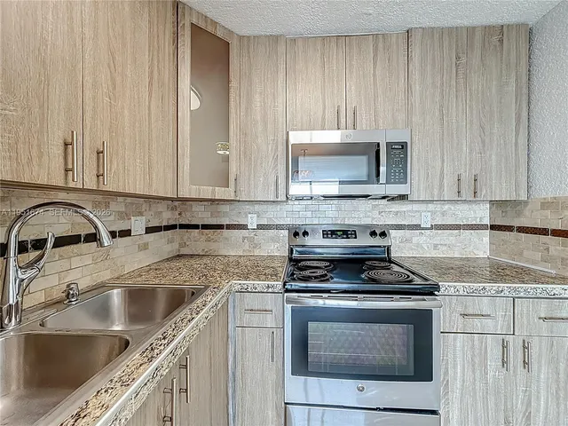 $1,875 | 1800 Northwest 24th Avenue, Unit 1020, Miami, FL 33125