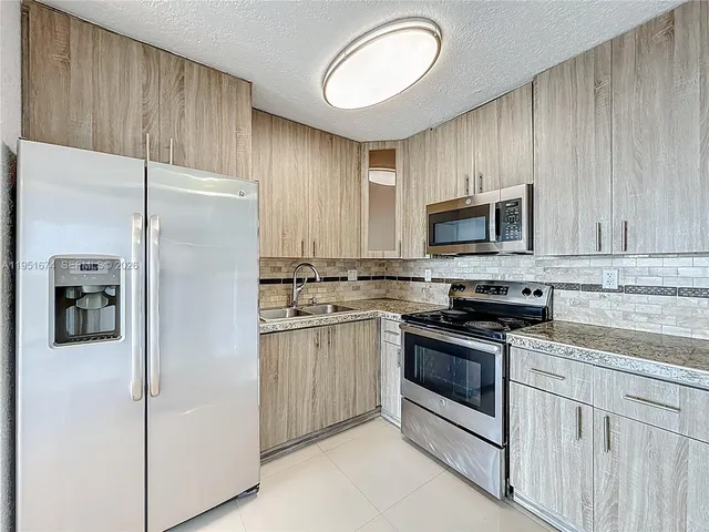 $1,875 | 1800 Northwest 24th Avenue, Unit 1020, Miami, FL 33125