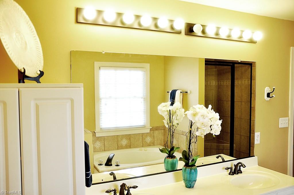 331 Fishel Road Winston-Salem, NC 27127 - Photo 11 of 29 Master Bath