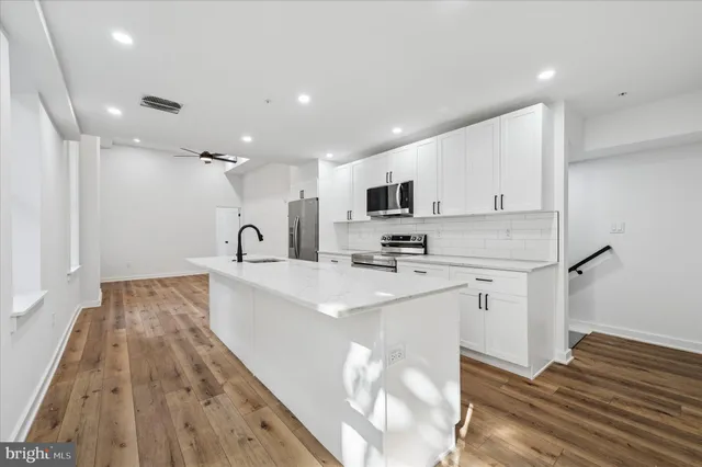 $6,000 | 3408 Race Street, Unit 1, Philadelphia, PA 19104