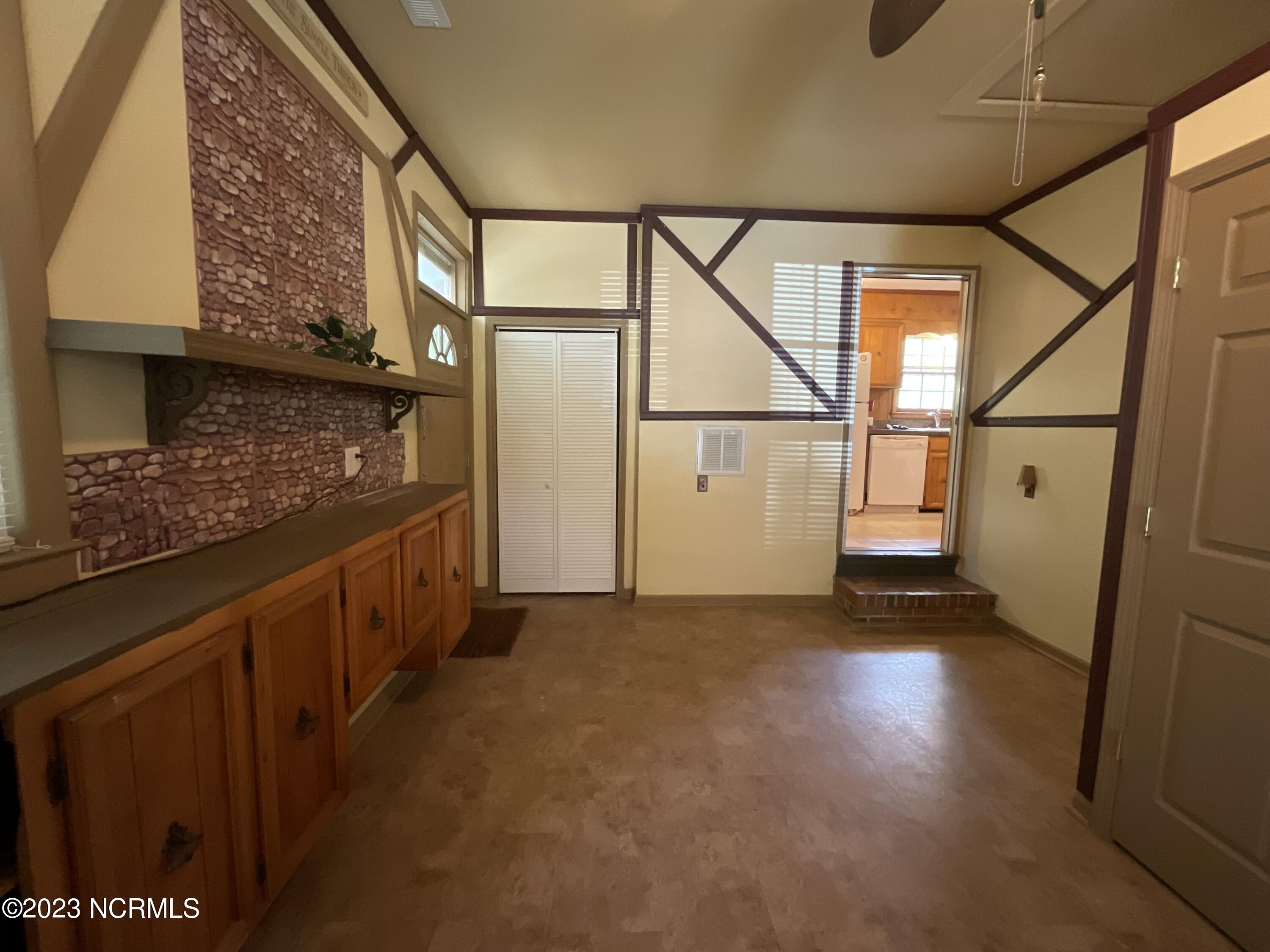 1509 Robin Hood Road Wilmington, NC 28401 - Photo 17 of 21 Sunken Living Room/Den