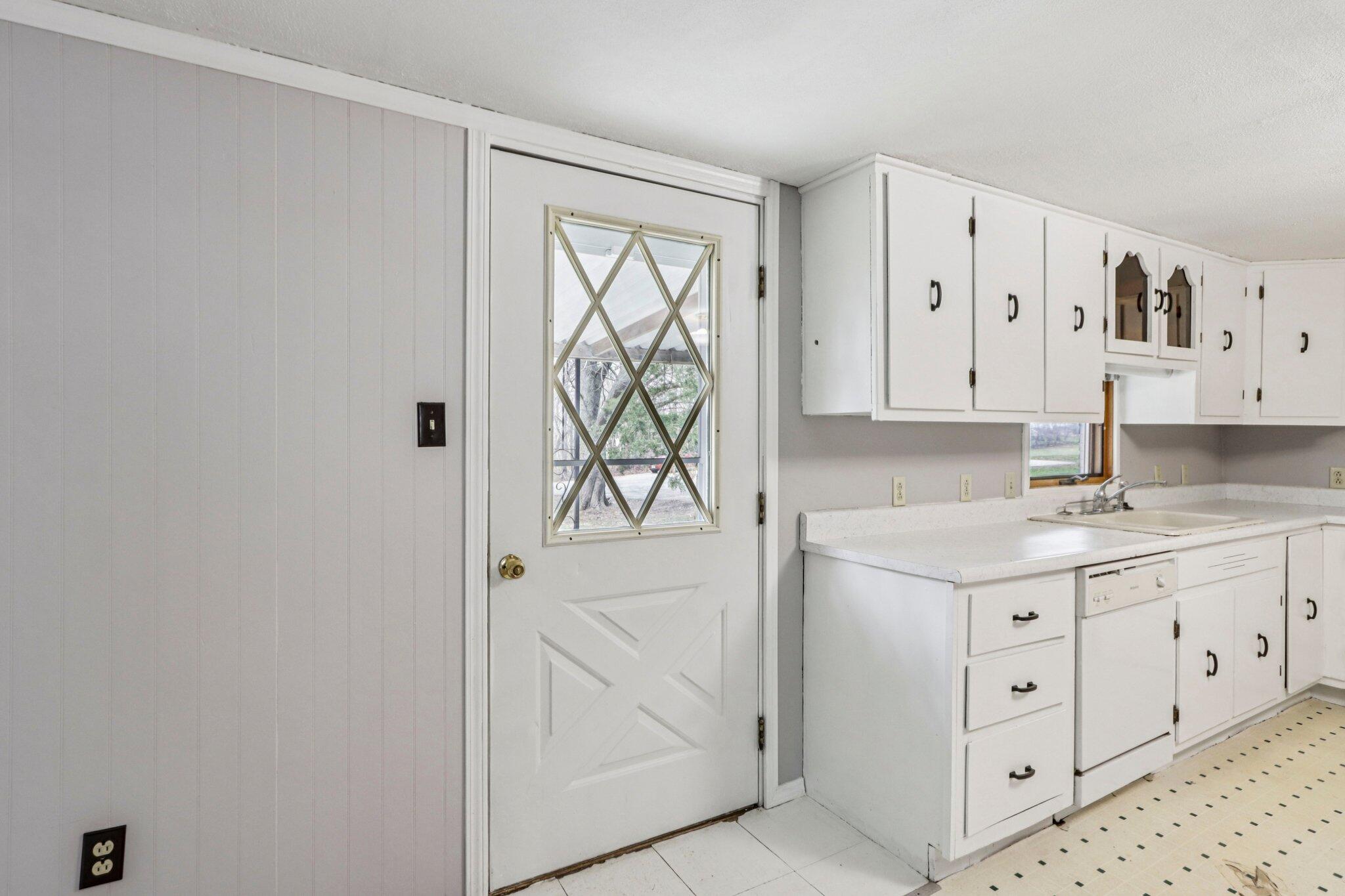 5040 Crestview Road Marshall, WI 53559 - Photo 10 of 42 8