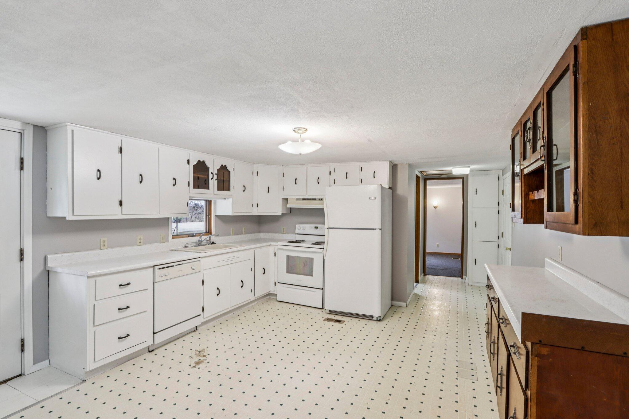 5040 Crestview Road Marshall, WI 53559 - Photo 11 of 42 9