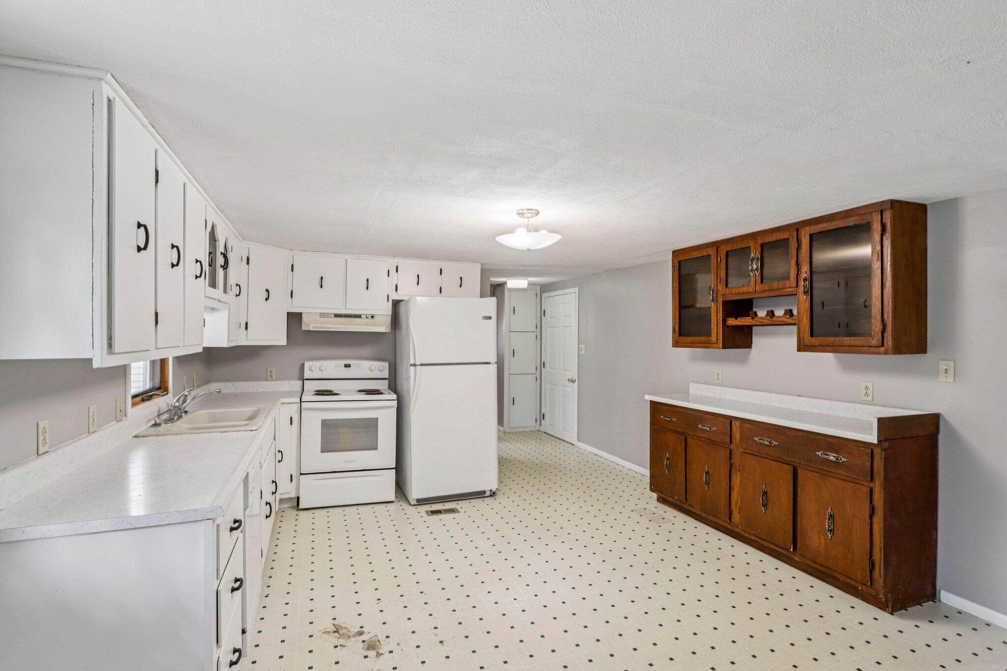 5040 Crestview Road Marshall, WI 53559 - Photo 12 of 42 10