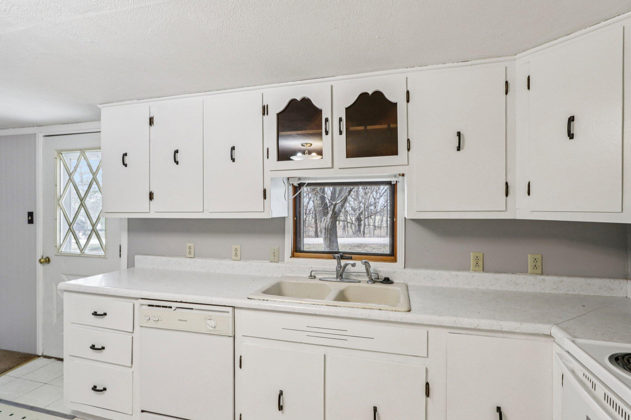 5040 Crestview Road Marshall, WI 53559 - Photo 14 of 42 12