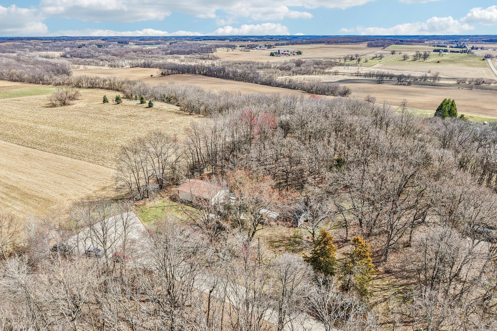 5040 Crestview Road Marshall, WI 53559 - Photo 39 of 42 38