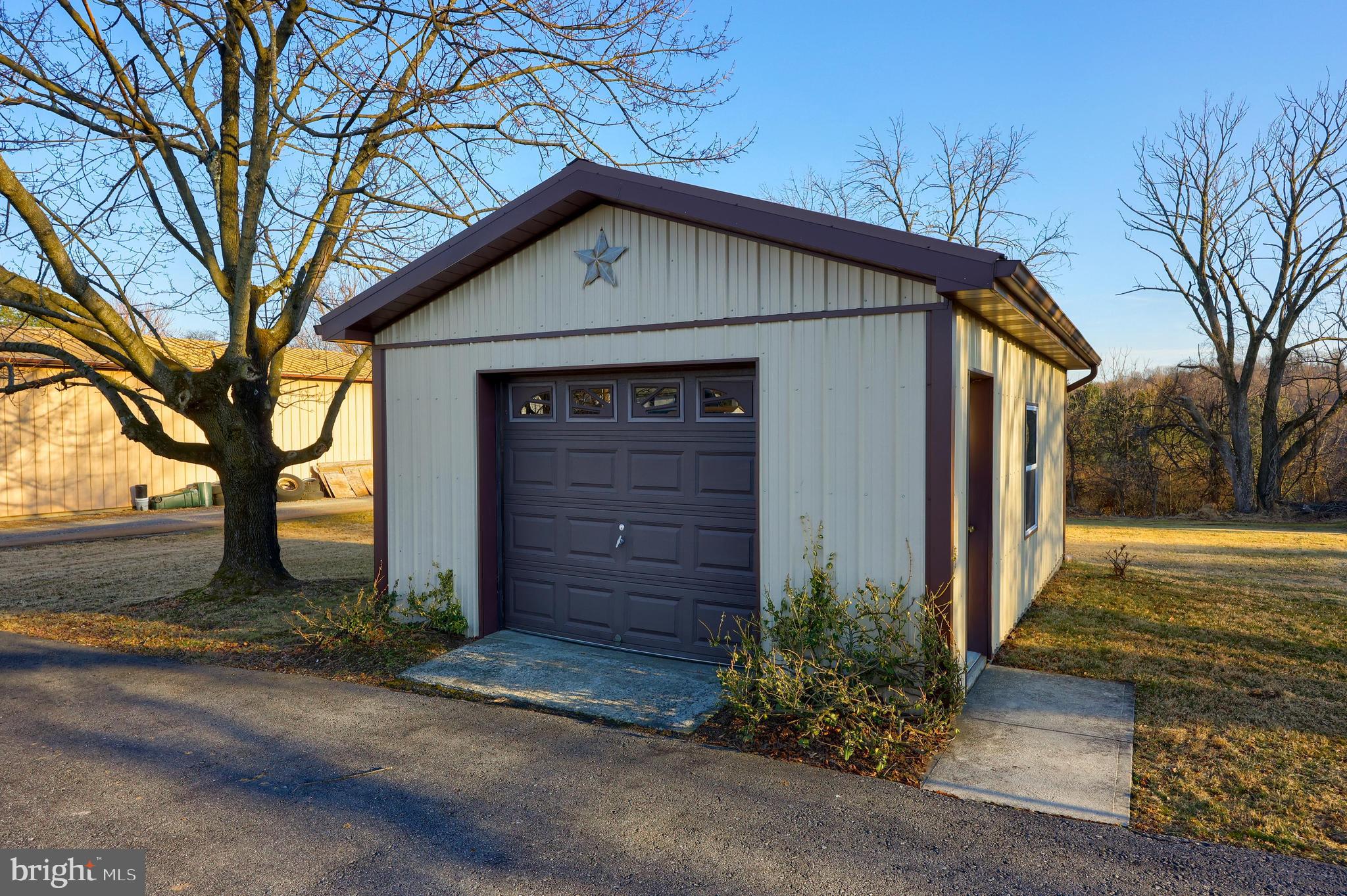 23 Harman Road Reading, PA 19606 - Photo 5 of 62