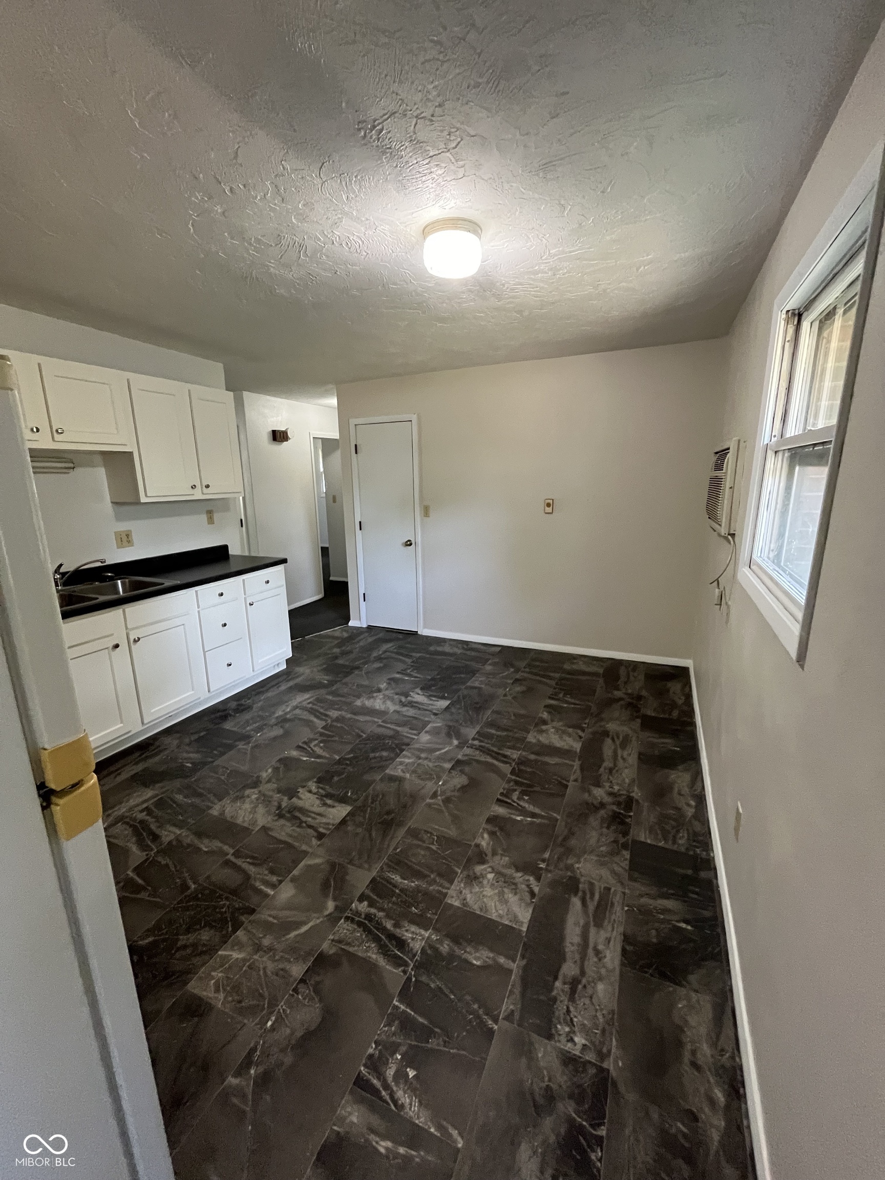 111 Darin Court Anderson, IN 46012 - Photo 3 of 10