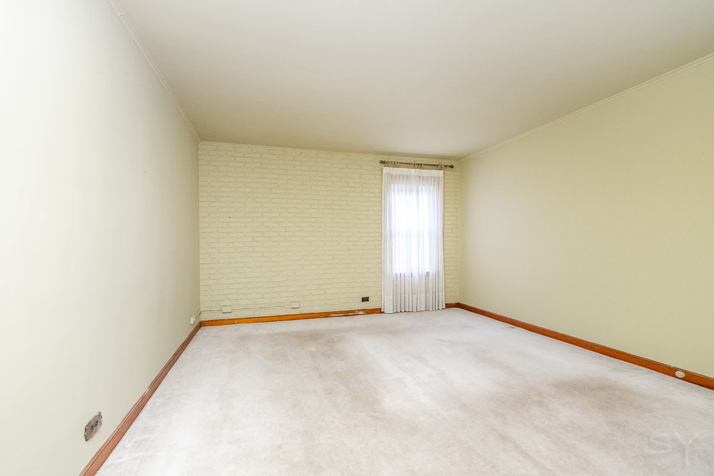 402 Longcommon Road Riverside, IL 60546 - Photo 23 of 48 a view of an empty room and window