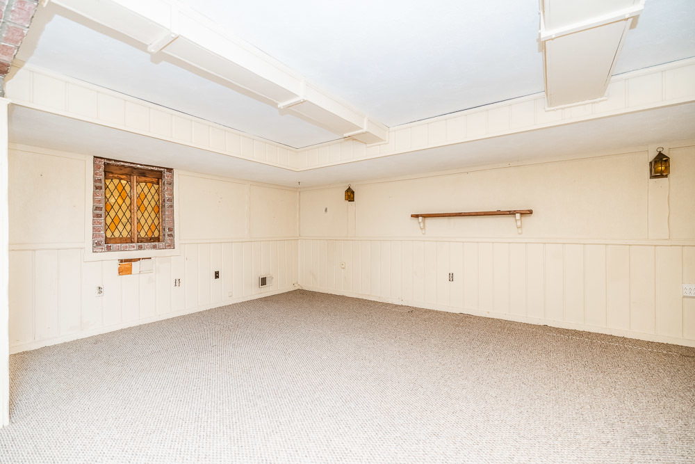 402 Longcommon Road Riverside, IL 60546 - Photo 34 of 48 a view of a garage