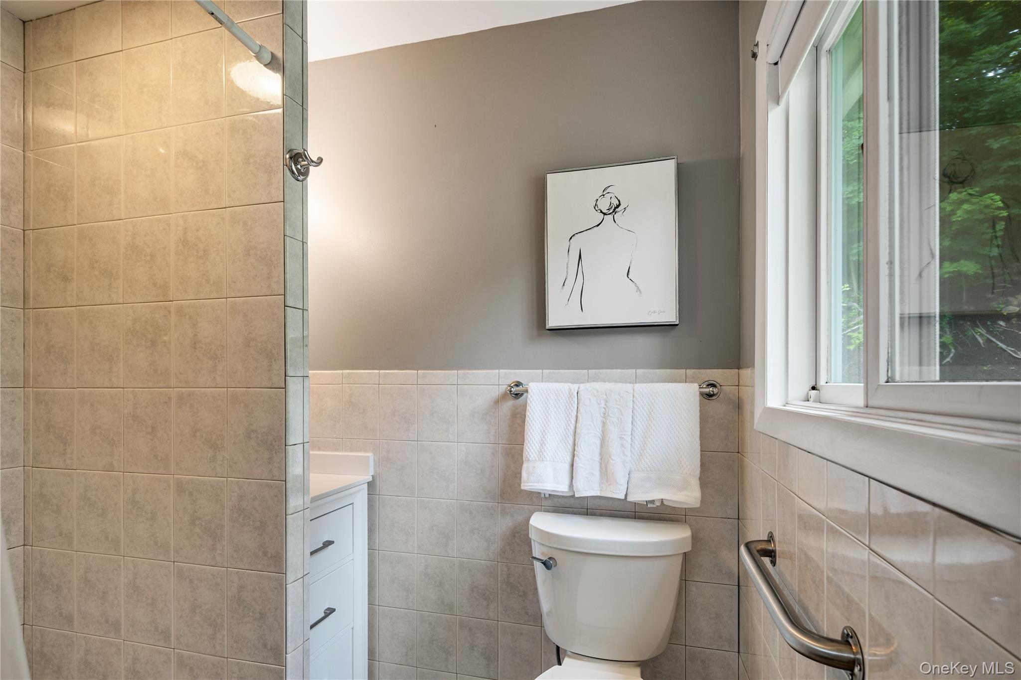 7 Ogden Road Ossining, NY 10562 - Photo 20 of 49 A window in the primary bath adds natural light.
