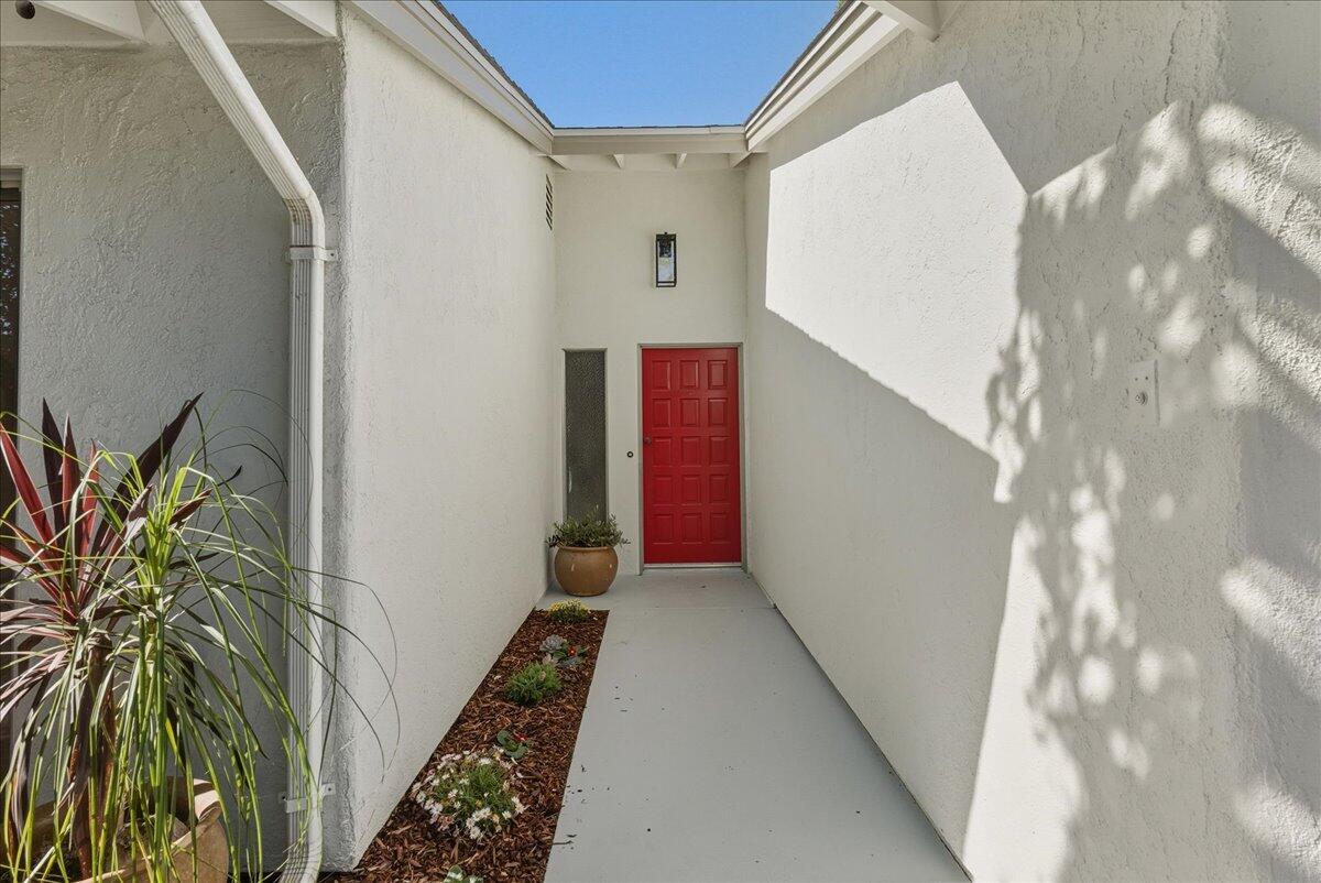 674 Chalk Hill Road Solvang, CA 93463 - Photo 4 of 52 a entryway with furniture