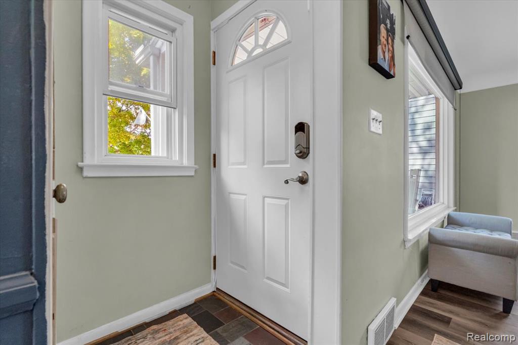 19 Maplefield Road Pleasant Ridge, MI 48069 - Photo 5 of 49