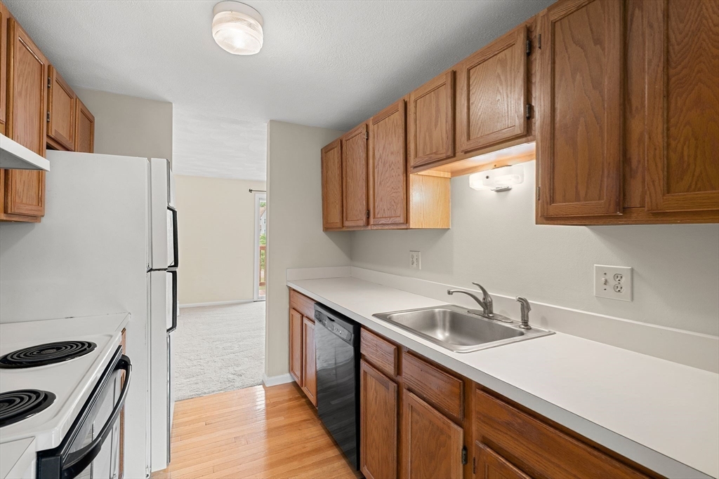 144 Patrick Road, Unit 144 Tewksbury, MA 01876 - Photo 19 of 40