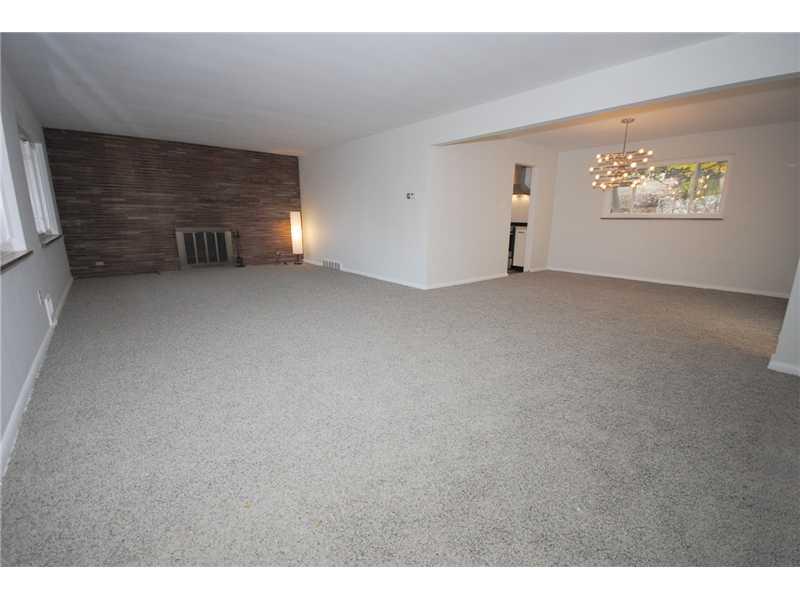 467 Woodland Road Pittsburgh, PA 15237 - Photo 2 of 19 Living Room.