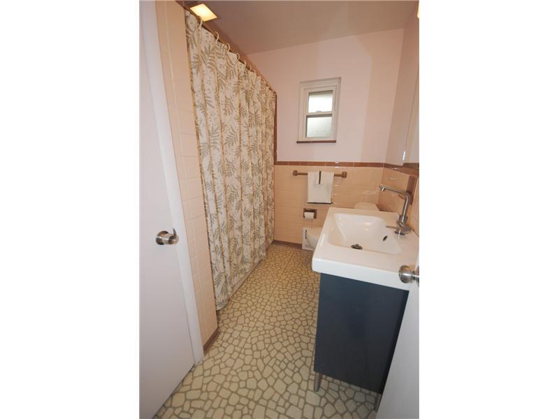 467 Woodland Road Pittsburgh, PA 15237 - Photo 12 of 19 Full Bath.