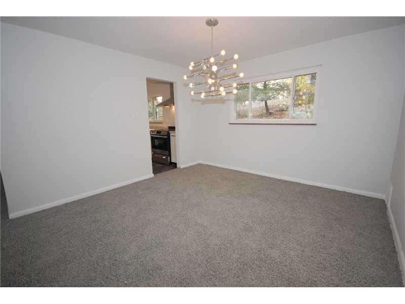 467 Woodland Road Pittsburgh, PA 15237 - Photo 4 of 19 Dining Room.