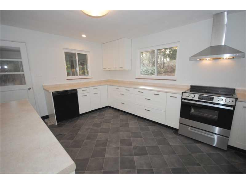 467 Woodland Road Pittsburgh, PA 15237 - Photo 6 of 19 Kitchen.
