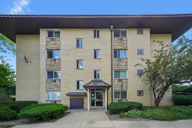 $155,000 | 2226 South Goebbert Road, Unit 473, Arlington Heights, IL 60005