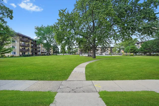 $155,000 | 2226 South Goebbert Road, Unit 473, Arlington Heights, IL 60005
