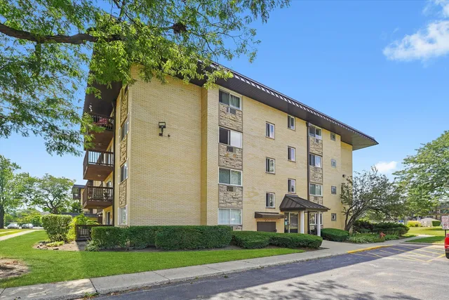 $155,000 | 2226 South Goebbert Road, Unit 473, Arlington Heights, IL 60005