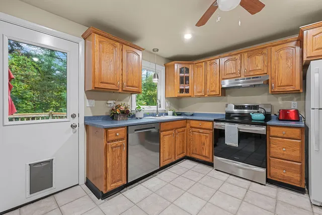 $2,700 | 9 Blue Bird Road, Middletown, CT 06457