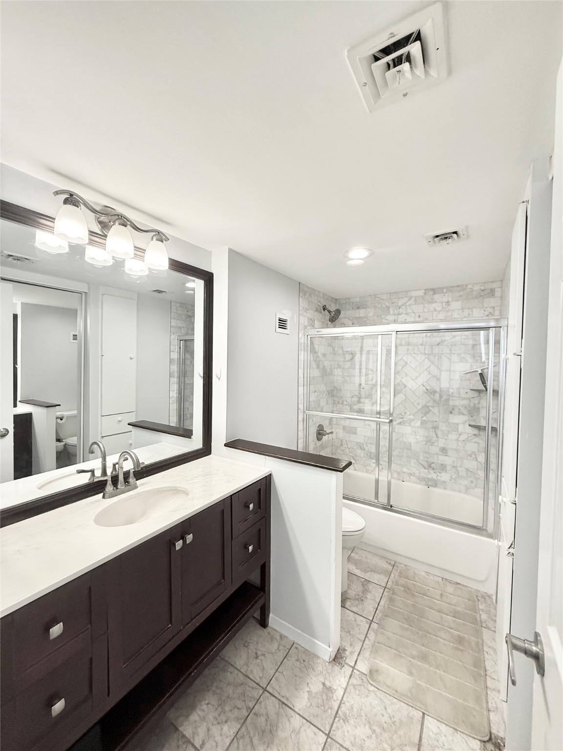 2016 Main Street, Unit 1914 Houston, TX 77002 - Photo 12 of 50 a bathroom with a double vanity sink a mirror and a bathtub