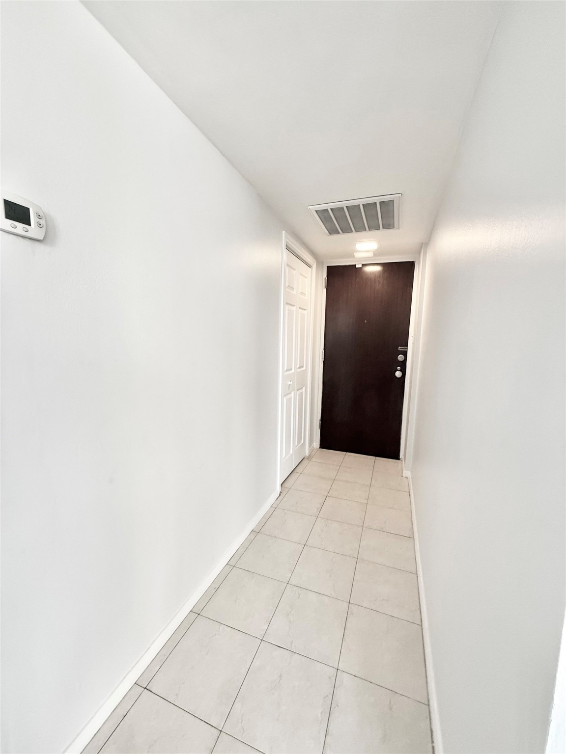 2016 Main Street, Unit 1914 Houston, TX 77002 - Photo 13 of 50 View towards front door