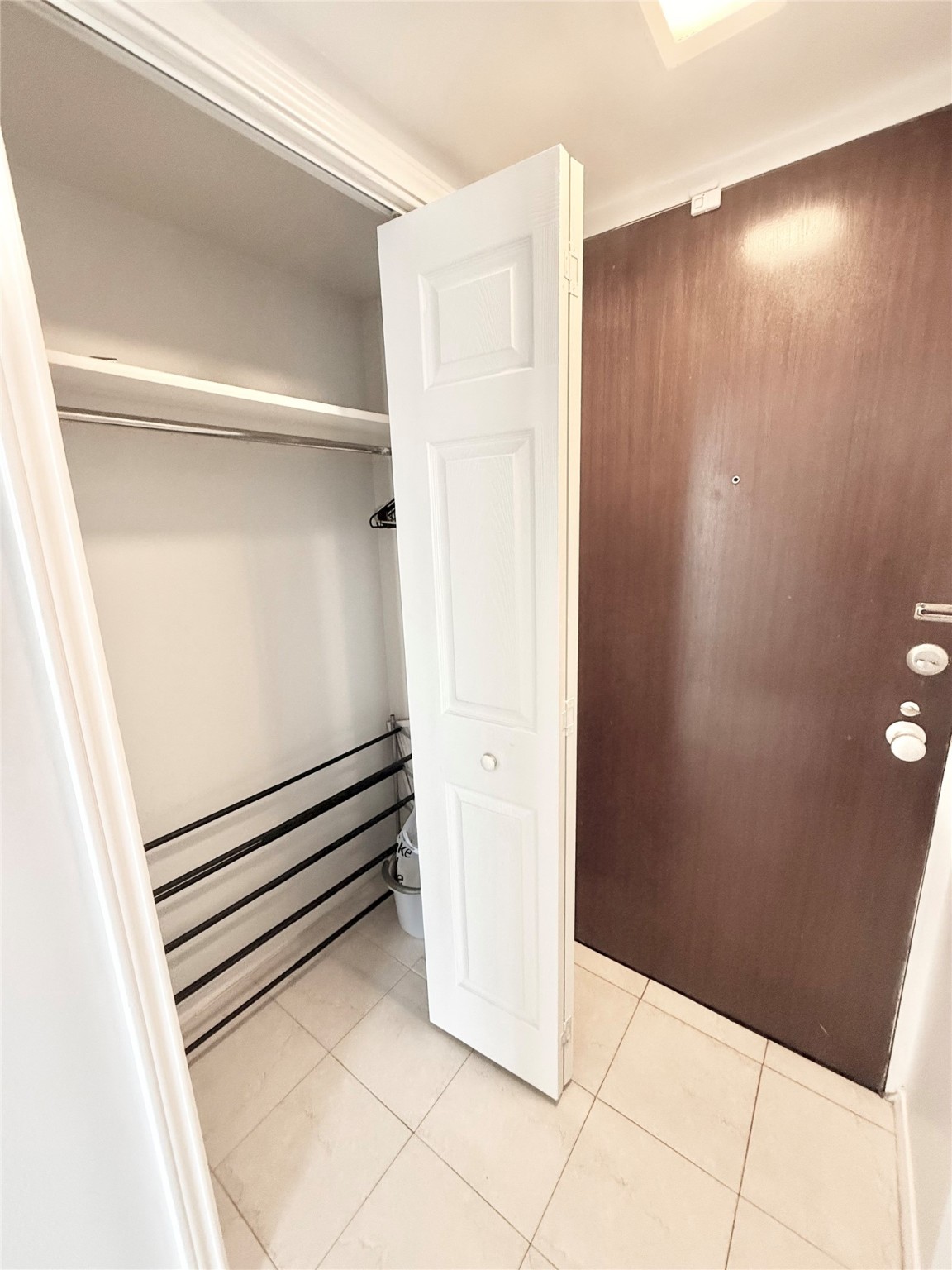 2016 Main Street, Unit 1914 Houston, TX 77002 - Photo 15 of 50 Entry door and coat closet