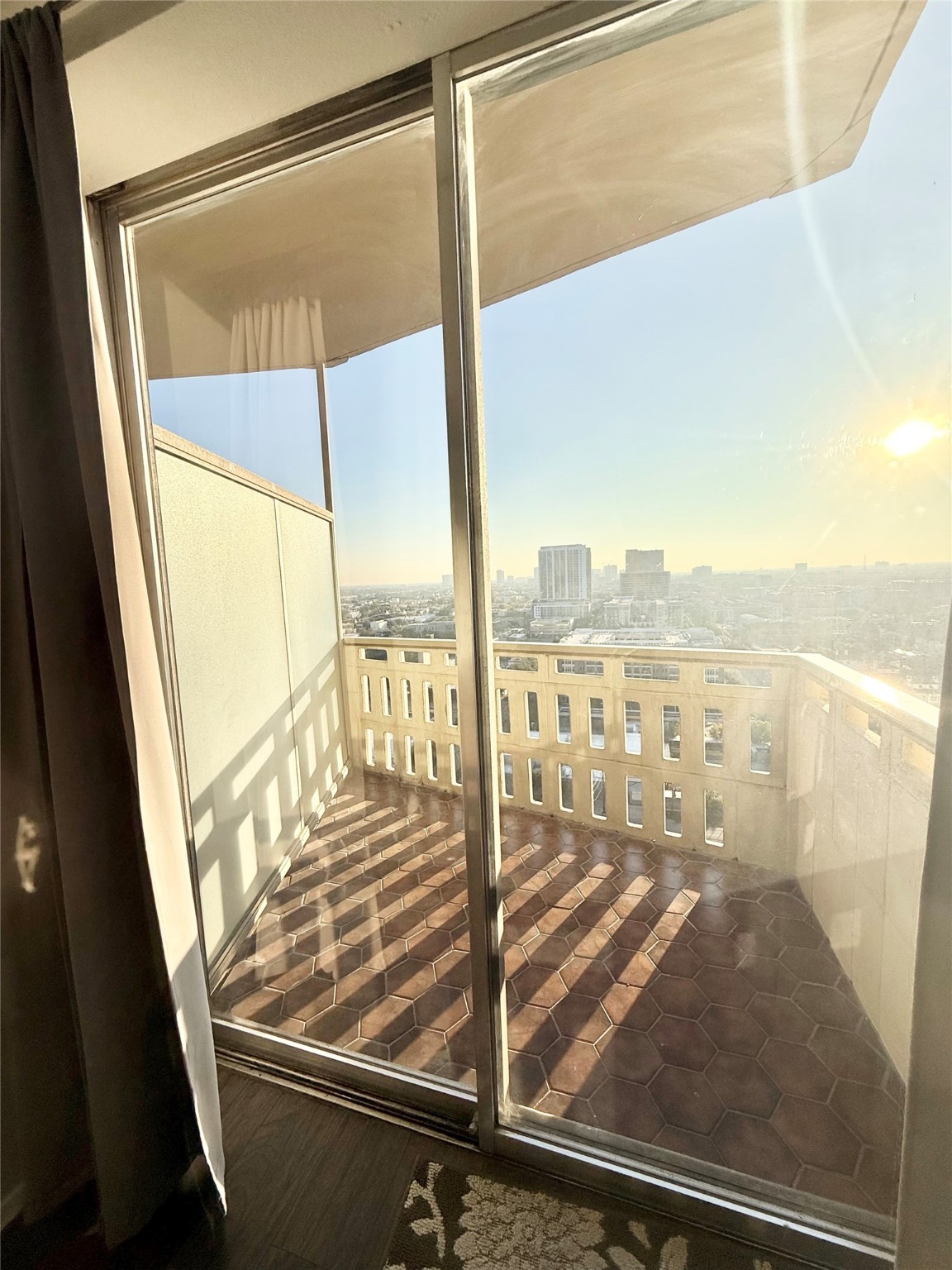 2016 Main Street, Unit 1914 Houston, TX 77002 - Photo 16 of 50 a view of a balcony