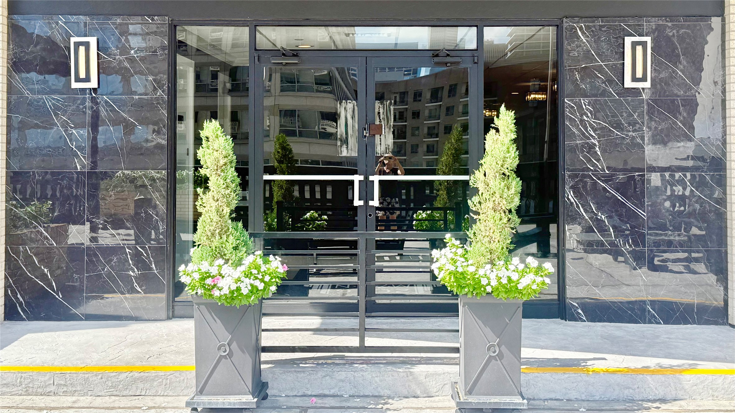 2016 Main Street, Unit 1914 Houston, TX 77002 - Photo 34 of 50 6th floor pool deck