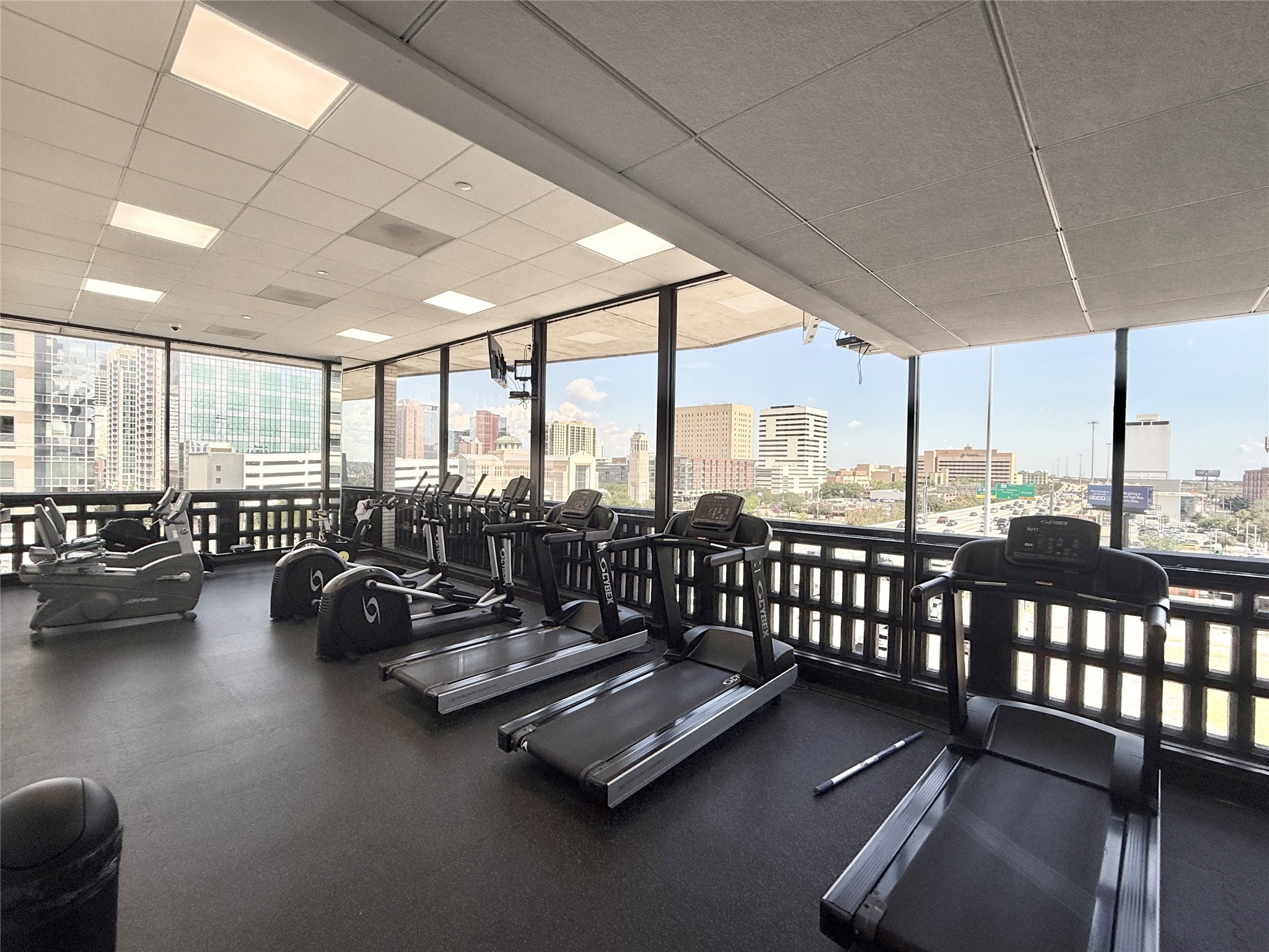 2016 Main Street, Unit 1914 Houston, TX 77002 - Photo 47 of 50 gym with a view