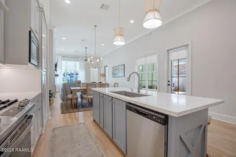 $362,500 | 104 Oak Village Drive, Scott, LA 70583