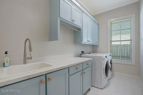 $362,500 | 104 Oak Village Drive, Scott, LA 70583