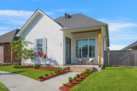 $362,500 | 104 Oak Village Drive, Scott, LA 70583