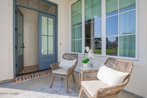 $362,500 | 104 Oak Village Drive, Scott, LA 70583