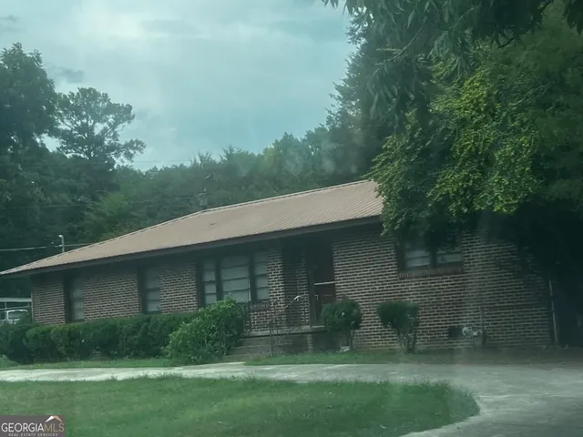 a view of a back yard of the house